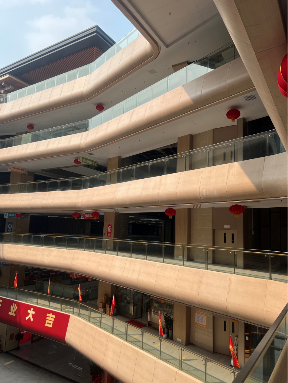 欧斯宝集成吊顶广州国际医药港展贸中心工程案例图