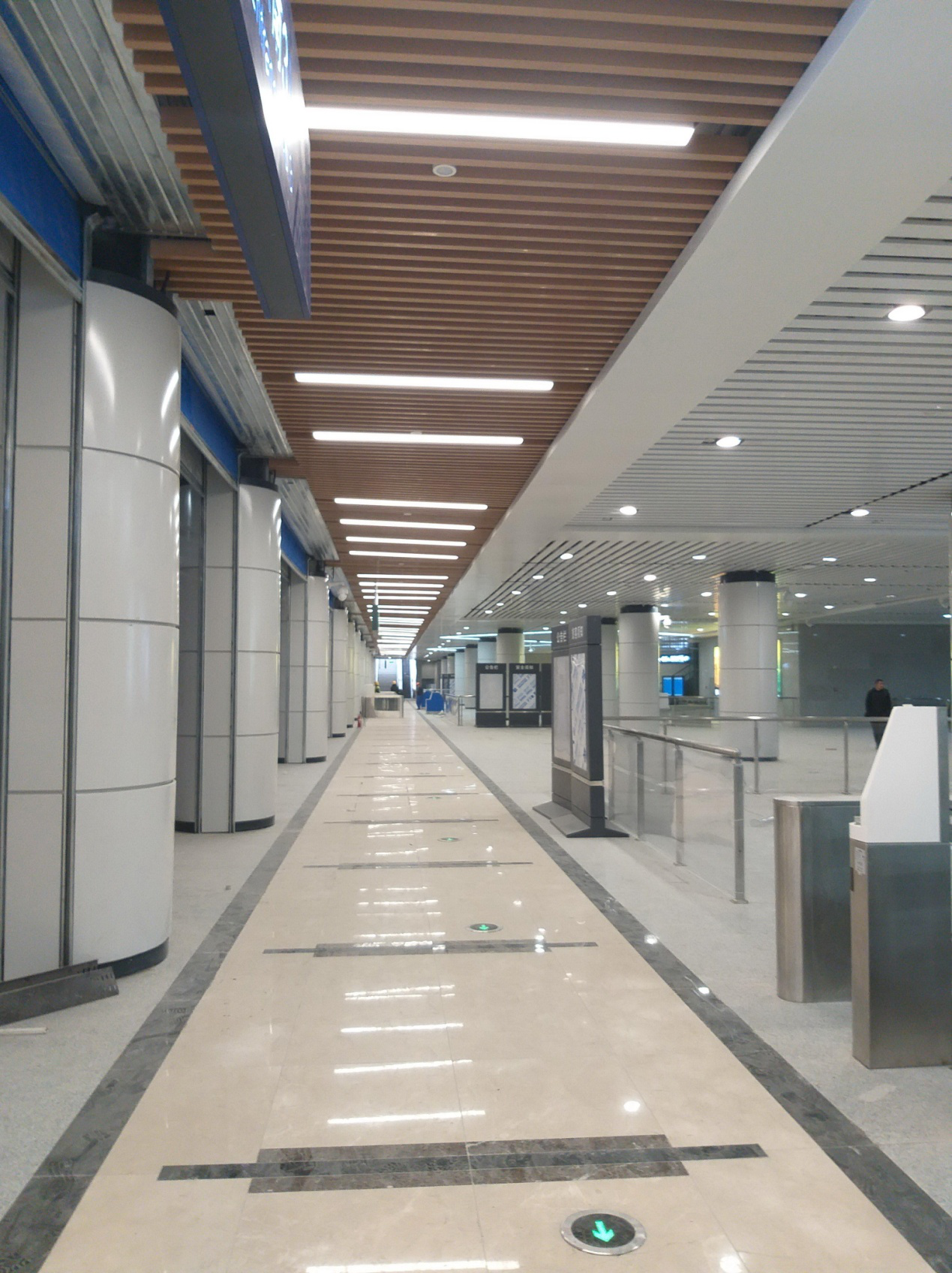 这是欧斯宝集成吊顶重庆北站南广场工程案例效果图6